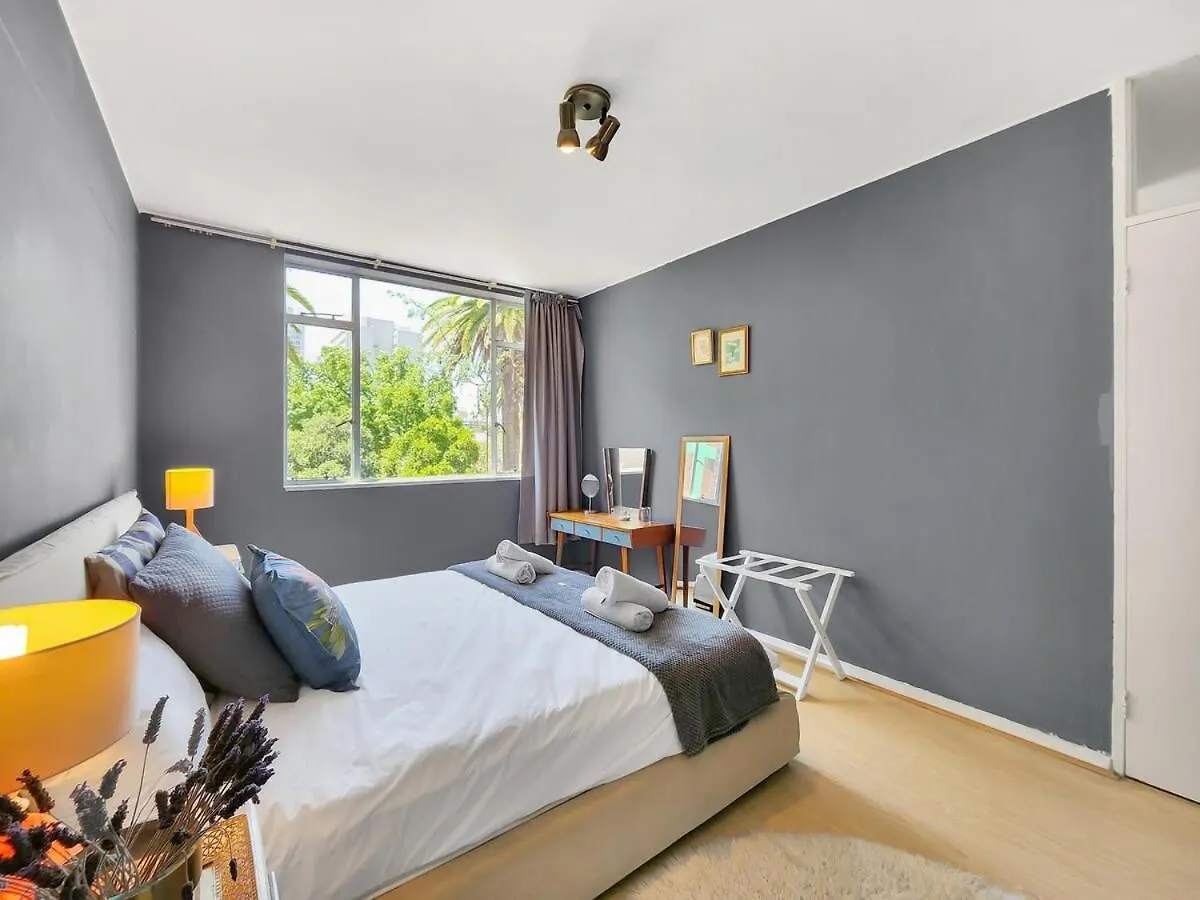 Apartment Arty, Bright,Central Spot For Couples-Wifi,Parking Cape Town