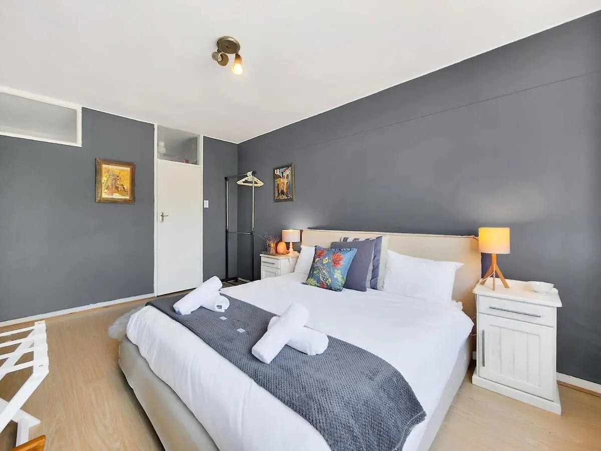 Apartment Arty, Bright,Central Spot For Couples-Wifi,Parking Cape Town South Africa