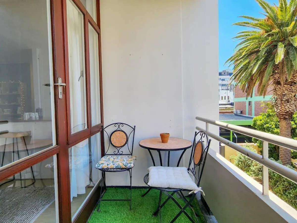 Arty, Bright,Central Spot For Couples-Wifi,Parking Cape Town 0*,