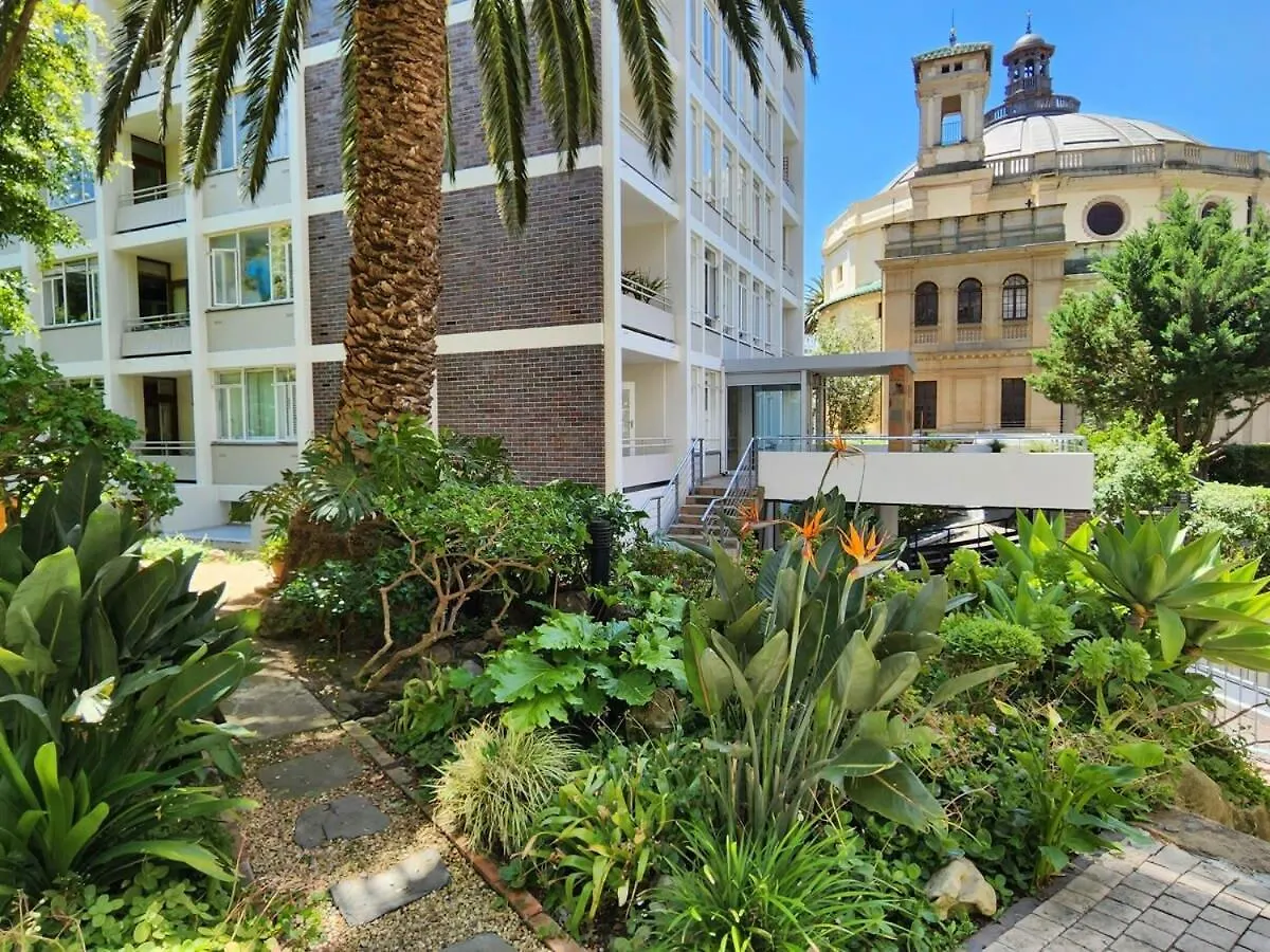 Arty, Bright,Central Spot For Couples-Wifi,Parking Cape Town