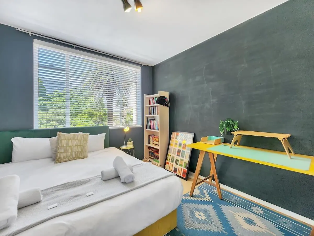 Apartment Arty, Bright,Central Spot For Couples-Wifi,Parking Cape Town