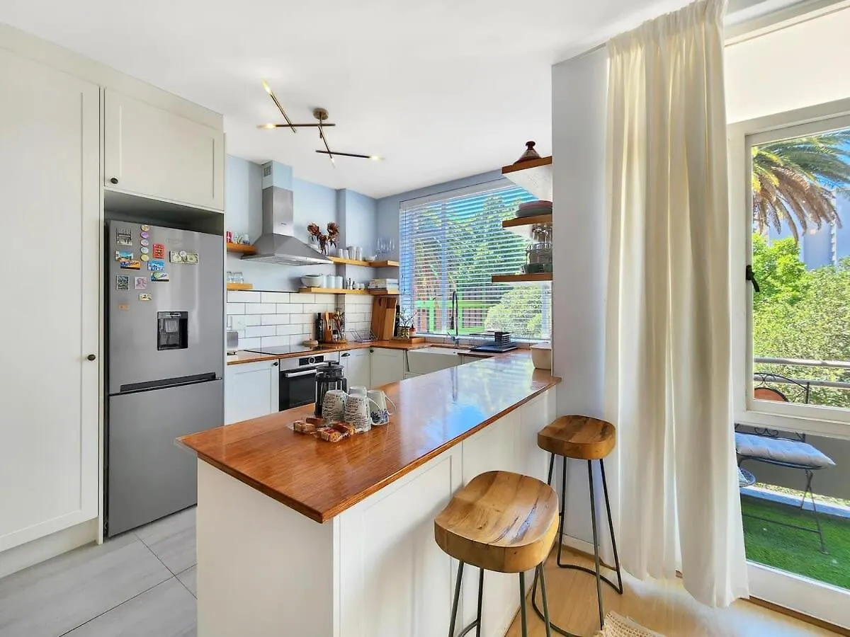 Arty, Bright,Central Spot For Couples-Wifi,Parking Cape Town