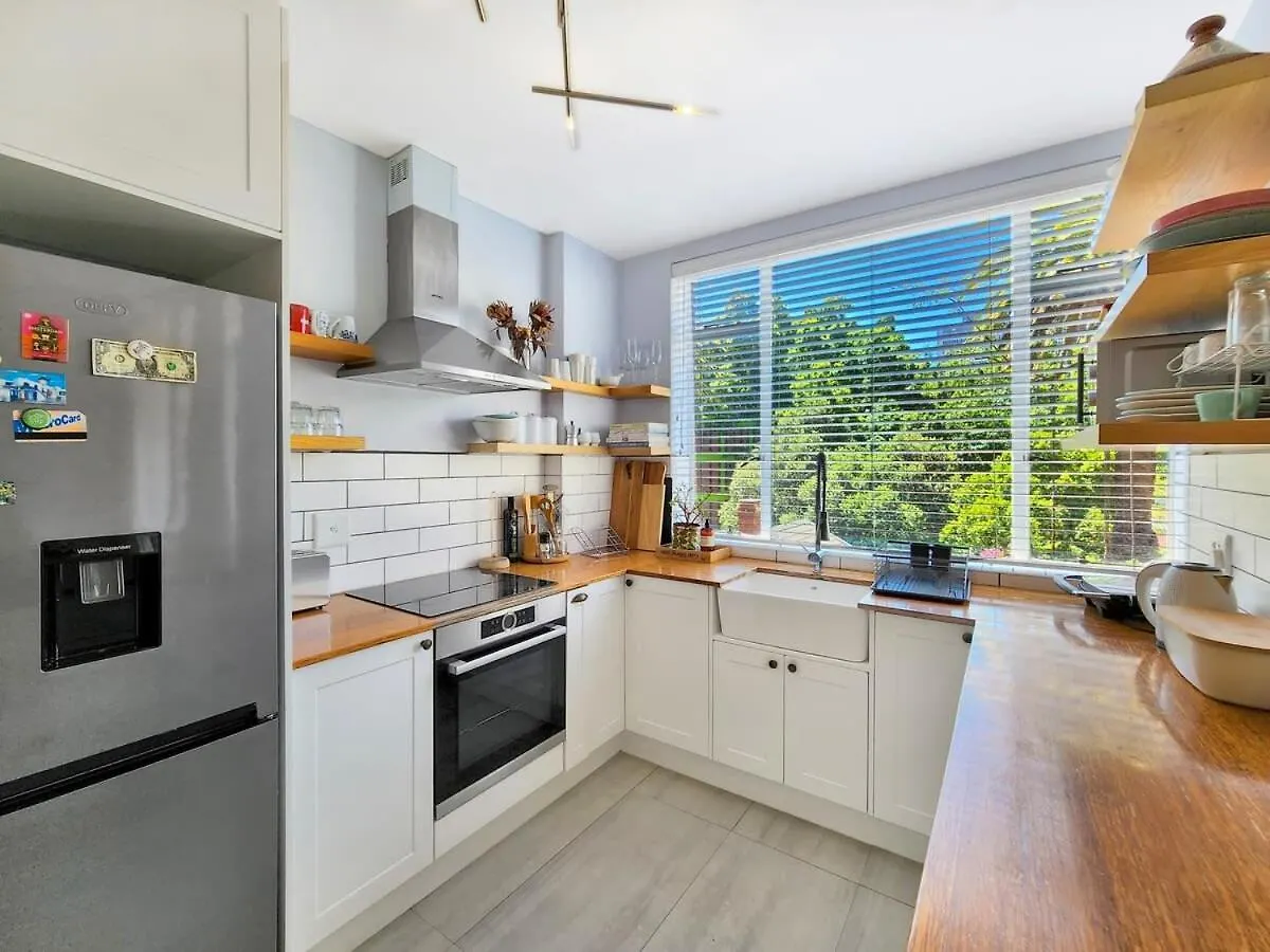 Apartment Arty, Bright,Central Spot For Couples-Wifi,Parking Cape Town